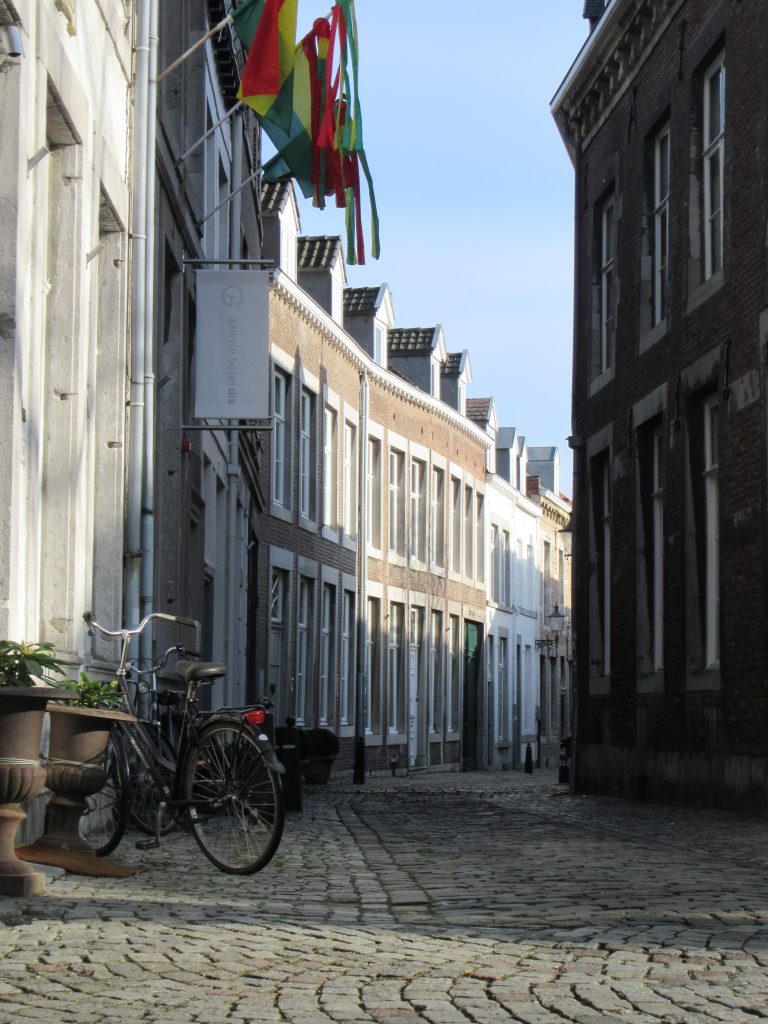 Lone Maastricht street with sole bicycle near a building.