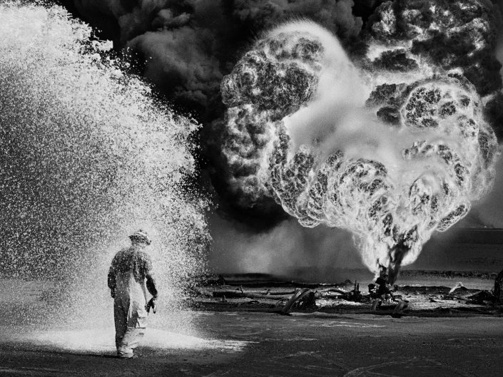 Oil worker in Kuwait 1991, black and white photo