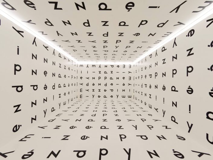 Stanisław Dróżdż - Między. Installation of light room with walls covered with letters.